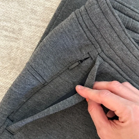Men’s Brooks Grey Joggers - Picture 3 of 3